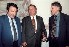 Bundesrat Otto Stich mit den Bundesrats-Nachfolgekandidaten Otto Piller und Moritz Leuenberger. (Bild: Keystone)