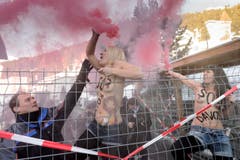 Ungebetene Gäste: Femen-Aktivistinnen am WEF. (Bild: Keystone)