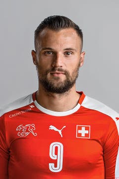 Haris Seferovic, Stürmer, Note: 4,5. Der Surseer hat zwei gute Chancen: seine Direktabnahme hält der Torhüter (18.) und Dzemailis Hereingabe verpasst er (55.). (Bild: Peter Schneider/Keystone)