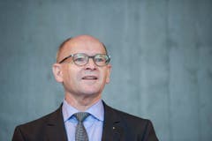 Hans Hoehener, Präsident des Verwaltungsrates der Säntis-Schwebebahn AG, spricht zur Eröffnung des neuen Berggasthauses (Bild: Urs Bucher)