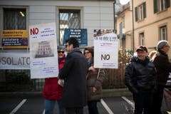 Deutliche Botschaft: Das italienische Konsulat in St.Gallen darf nicht schliessen. (Bild: Luca Linder)