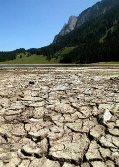 Auch der Voralpsee oberhalb von Grabs ist nur noch ein kleiner Tümpel. (Bild: Keystone)