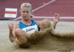 Linda Züblin beim Weitsprung an der Schweizer Meisterschaft 2014 in Frauenfeld. (Bild: STEFFEN SCHMIDT (KEYSTONE))