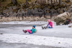 Die Ostschweiz läuft Schlittschuh auf dem Seealpsee (Bild: Urs Bucher)