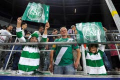 Zufriedene Gesichter bei den St.Gallen-Fans nach Spielende gegen Spartak Moskau. (Bild: Urs Bucher)
