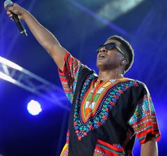 Farbenfroh unterwegs: Der Sänger der Band A Tribe called Quest. (Bild: Reto Martin)