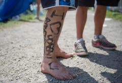 Liebesbotschaft und Schuhverzicht. (Bild: Coralie Wenger)