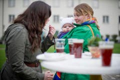 Die Besucherinnen und Besucher liessen sich vom schlechten Wetter die Laune nicht verderben. (Bild: Benjamin Manser)