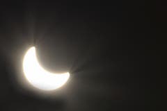 Partielle Sonnenfinsternis, aufgenommen in St.Gallen. (Bild: Tobias Weinhold/Leser)
