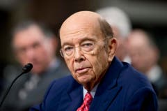 Wilbur Ross (78). Wirtschaftsminister. Ross gehörte schon im Wahlkampf zu den wichtigen Beratern Donald Trumps. Mit dem kalifornischen Ökonomen Peter Navarro erarbeitete und präsentierte er das Wirtschaftsprogramm der Kampagne. Ross hat nach Yale- und Harvard-Abschlüssen eine schillernde Karriere im Finanzsektor hingelegt. (Bild: Keystone)