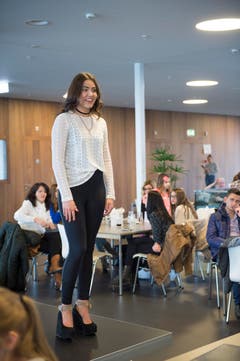 Schwarzenbach - Casting Miss Ostschweiz bei Möbel Svoboda (Bild: Ralph Ribi)