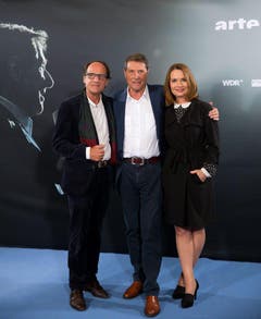 Vor der TV-Film-Premiere "Der Mann, der Udo Jürgens war": Der Star mit seiner Tochter Jenny Jürgens und seinem Bruder Manfred Bockelmann. (Bild: Keystone)