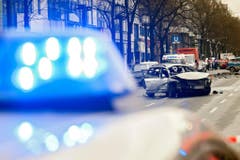 Der Fahrer starb bei der Explosion - es war wohl ein Mordanschlag. (Bild: Keystone)