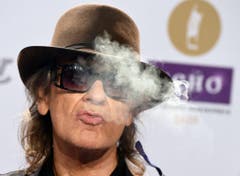 Im Rauch: der deutsche Altrocker Udo Lindenberg. (Bild: Keystone)