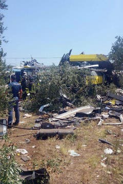 At least 10 dead as two trains collide in southern Italy (Bild: Keystone)