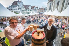 Fassanstich und Eröffnung des St.Galler Fest 2016 mit Bruno Bischof, Milo Stössel und Nino Cozzio. (Bild: Urs Bucher/Archiv)