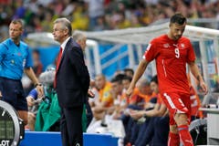 Die Blicke sagen alles: Trainer Ottmar Hitzfeld und Stürmer Haris Seferovic. (Bild: Keystone)