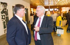 Thomas Müller (rechts) im Gespräch mit dem St.Galler SVP-Kantonalpräsidenten Herbert Huser. (Bild: Ralph Ribi)