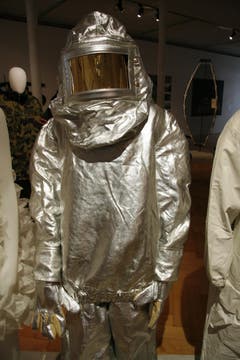 Hitzevollschutzanzug, Materialverbund. (Quelle: Textilmuseum) (Bild: Johannes Wey)