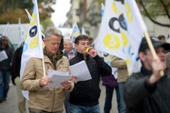 Die besorgten Swissprinters-Mitarbeiter wollen die Schliessung nicht kampflos hinnehmen. (Bild: Michel Canonica)