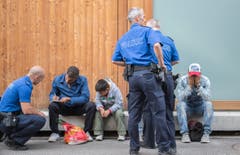 Am Bahnhof in Buchs werden FlŸchtlinge erwartet (Bild: Urs Bucher)