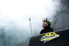 Die Rastazöpfe von Wiz Khalifa fliegen umher. (Bild: Urs Jaudas)