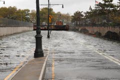 Komplett unterspült: Der Eingang zur Battery-Park-Unterführung in New York. (Bild: Keystone)