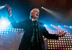 Der 77-jährige deutsche Bandleader James Last auf der Bühne, bei seinem fast ausverkauften Konzert "The Last Tour 2006" im Hallenstadion in Zürich, am Samstag, 4. November 2006. (Bild: Keystone)