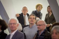 Wer begleitet Karin Keller-Sutter ins Stöckli - Müller oder Rechsteiner? Besucher im Pfalzkeller. (Bild: Benjamin Manser)