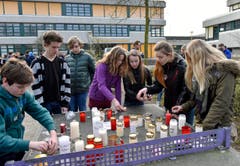 Auch Absolventinnen und Absolventen des Joseph-König-Gymnasiums im deutschen Haltern waren in der Unglücksmaschine - die Trauer an der Schule ist entsprechend gross. (Bild: Keystone)