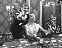 Wird als einziges Bond-Girl die Frau des Agenten: Diana Rigg als Tracy Bond mit ihrem Film-Mann George Lazenby in «On Her Majesty's Secret Service» (1969). (Bild: pd)
