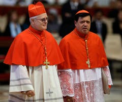 Die Kardinäle Odilo Pedro Scherer aus Brasilien (links) und Norberto Rivera Carrera aus Mexiko. (Bild: Keystone)