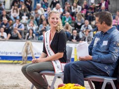 Angela Stocker, Apfelkönigin des Jahres 2016/2017, wohnte der Wahl ebenfalls bei. (Bild: Hanspeter Schhiess)