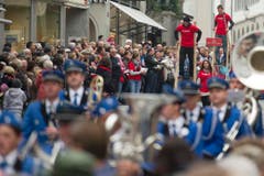 Die Berner Fachhochschule stelzt durch St.Gallen. (Bild: Urs Jaudas)