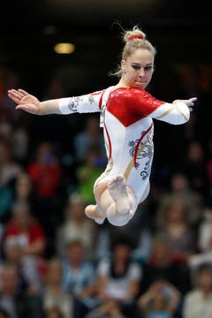 Perfekte Körperhaltung bei Giulia Steingruber. (Bild: PETER KLAUNZER (KEYSTONE))
