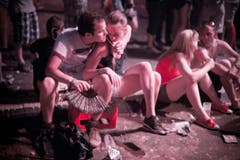 Kuscheln vor dem nächsten Konzert. (Bild: Benjamin Manser)