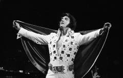Elvis Presley tritt im Juni 1972 im Madison Square Garden in New York auf. (Bild: Keystone)