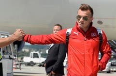 Xherdan Shaqiri nimmt Gratulationen entgegen. (Bild: Keystone)