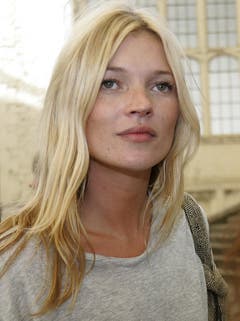 Ein bisschen Grunge, ein bisschen Mädchen vom Land: Mit diesem Mix gehört Kate Moss, hier 2006 in London, zu den Spitzenverdienerinnen unter den Models. (Bild: Keystone)