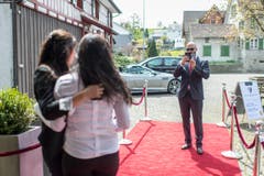 Designer Mathias Müller aus Roggwil veranstaltete einen Mode-Nachmittag, an dem er Neuheiten seiner Marke "Royal Sunday" vorstellte. (Bild: Michel Canonica)