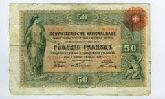 Die Zeit zwischen der Gründung der SNB (1906) und der Öffnung ihrer Schalter (1907) genügte nicht, um neue Noten zu schaffen. (Bild: Archiv der SNB)