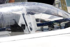 Die beiden Flugzeuginsassen konnten ihr Leben retten - sie schwammen von der Unglücksmaschine weg und wurden von einem Privatboot in Sicherheit gebracht. (Bild: Rudolf Hirtl)