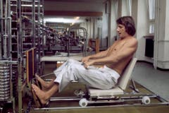 Udo Jürgens trainiert im Fitnesscenter. (Bild: Keystone)