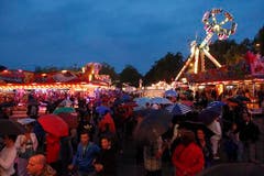 Festivalbesucher auf dem Festareal. (Bild: Benjamin Manser)