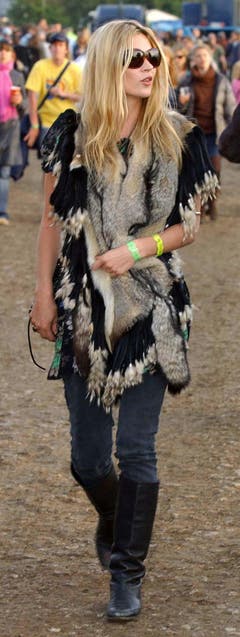 Rockerbraut: Kate Moss ist regelmässige Besucherin des Glastonbury-Festivals, einem britischen OpenAir. (Bild: Keystone)