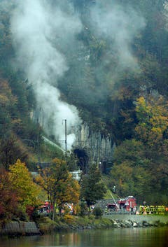 Die Bahnlinie ist wegen des Unfalls unterbrochen. (Bild: Keystone)