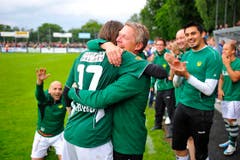 Erik Regtop bedankt sich bei Marc Zellweger (Bild: Urs Bucher)