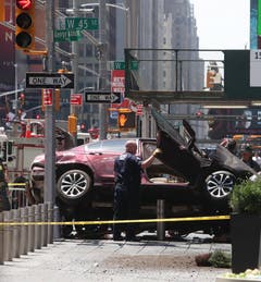 Vehicle strikes pedestrians in Times Square (Bild: Keystone)