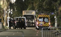Truck crashes into crowd at Bastille Day celebrations in Nice (Bild: Keystone)