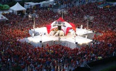 Am 1. August 2006 feierten rund 10'000 Menschen mit DJ Bobo den Nationalfeiertag in Engelberg. (Bild: Keystone)